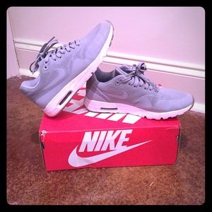 Women's Nike Air Max Moire shoes