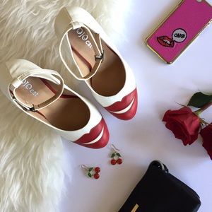 Cute Red lips platform heels w/ankle straps!