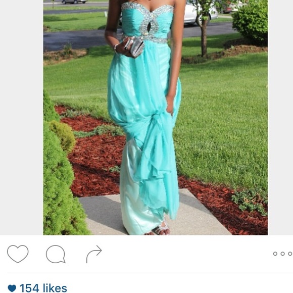 BEAUTIFUL LONG PROM DRESS