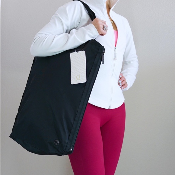 🚫sold🚫Lululemon bring it om black tote new