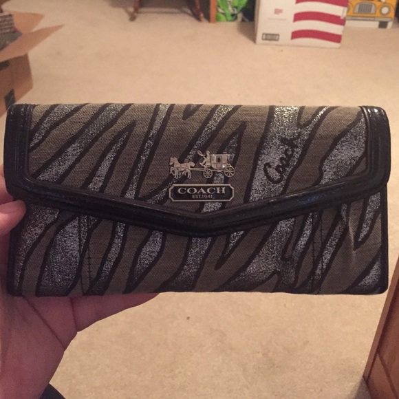 🎀FINAL SALE🎀 Silver Zebra Coach Wallet