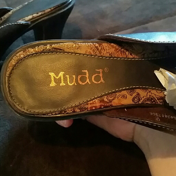 Shoes - Picture 3 of 4