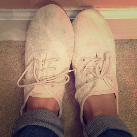 H&M off-white flats. Lace overlay. Very comfy.