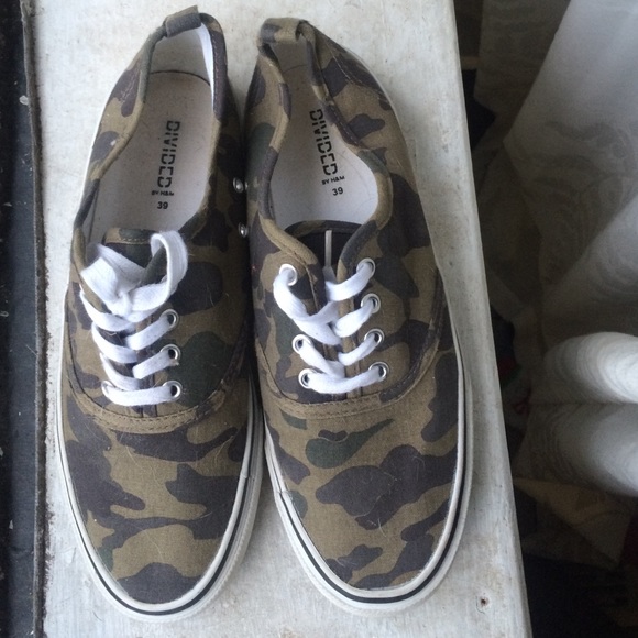 Canvas Camo shoes barely worn