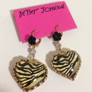 Betsey Johnson heart earrings