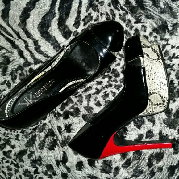 NWOT ~ KARDASHIAN KOLLECTION HEELS - Picture 4 of 4
