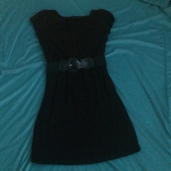 Belted knot lined dress in wine color