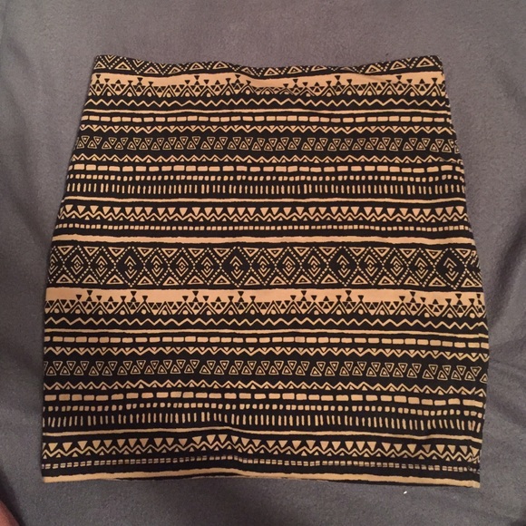 Super cute skirt from Forever 21! Size small!