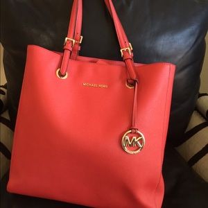 Michael Kors jet set purse