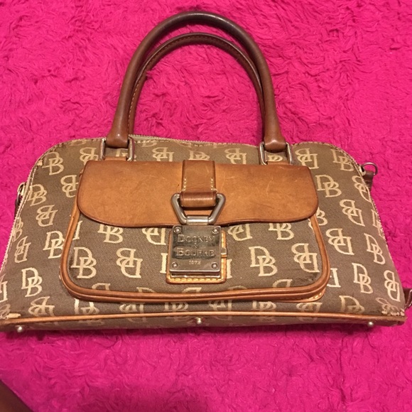 Dooney&bourke purse !