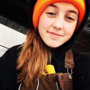 Meet your Posher, Chloe