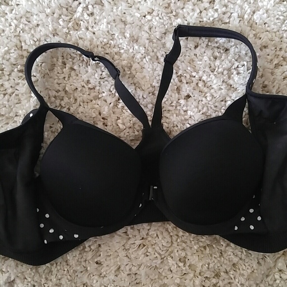 Victoria Secret - Picture 2 of 4