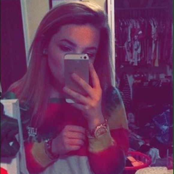 Meet your Posher, Hayley