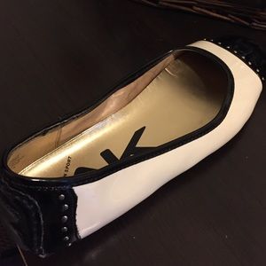 Size 9 Anne Klein flat