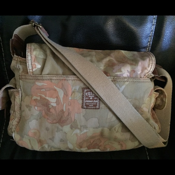 Small Fossil Crossbody Bag - Picture 2 of 8