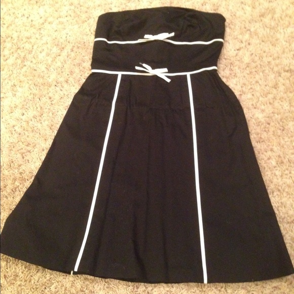 Ann Taylor Dresses & Skirts - Ann Taylor Strapless Dress with Bows