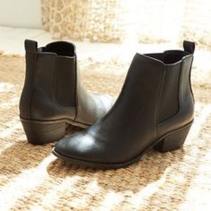 AEO black slip on bootie, new