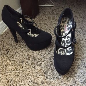 Black Heels‼️SOLD‼️