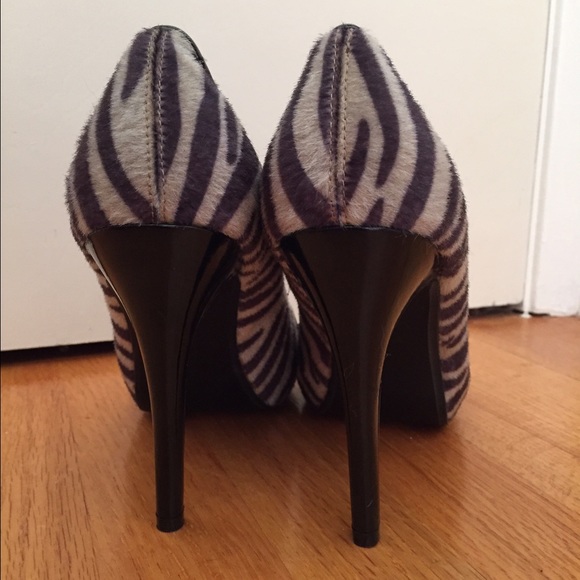 Adorable size 9 never-worn zebra print heels - Picture 3 of 3