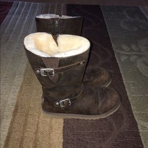 Leather buckle Uggs
