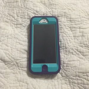 ON HOLD IPhone 5/5s Authentic OtterBox