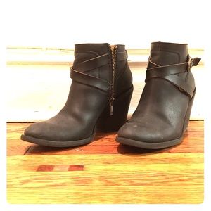 Lucky Brand Moto Booties 6.5 Black | Dark Grey