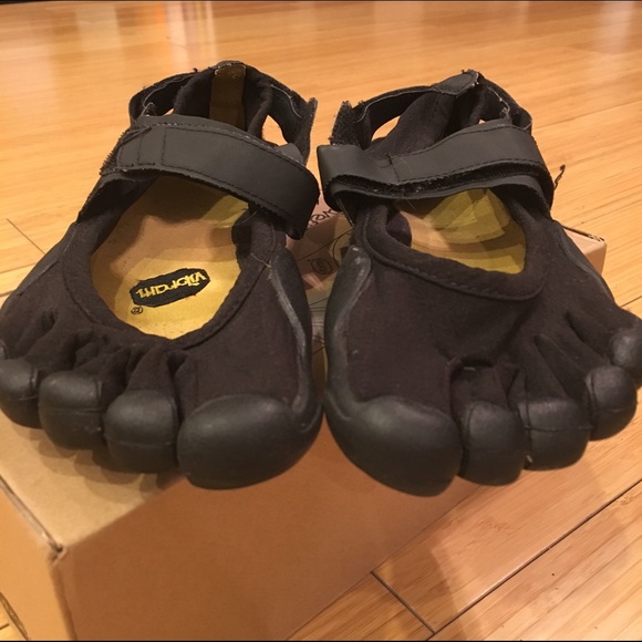 Vibram Fivefingers Sprint 38 / (fit like 6.5-7)