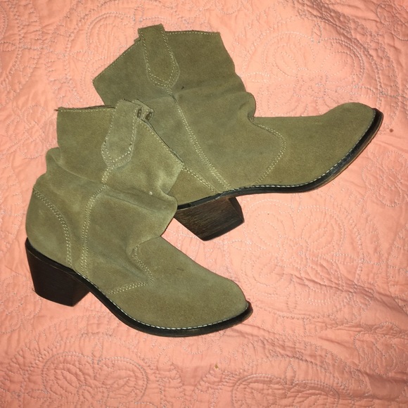 Steve Madden ankle boots for sale! Excellent cond.