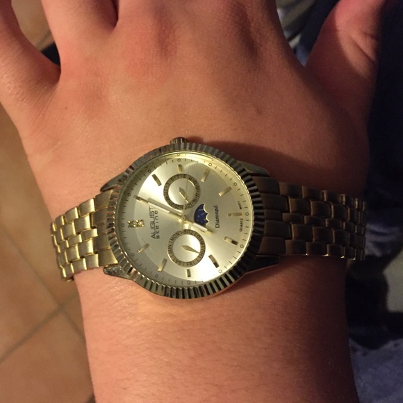 Gold quart watch