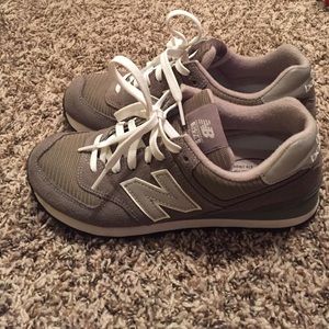 New balance tennis shoes