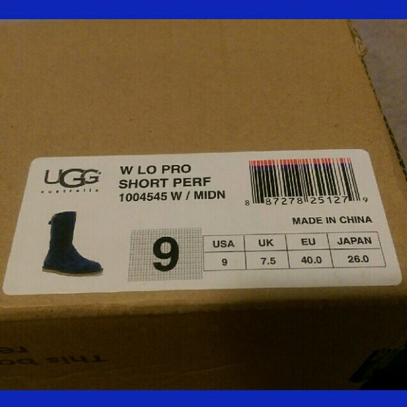 🚫SOLD🚫 Blue UGG Boots Size 9 - Picture 4 of 4