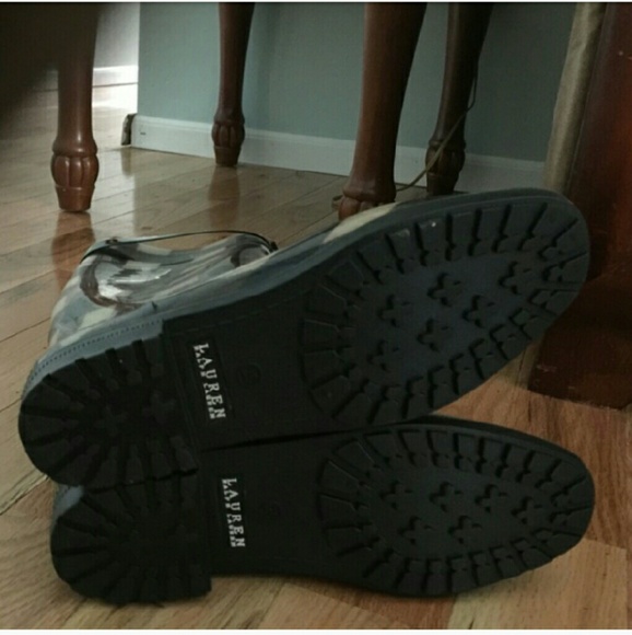 Ralph Lauren plaid pattern buckled rain boots - Picture 3 of 3