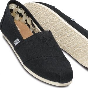 TOMS Classic Canvas Slip-On
