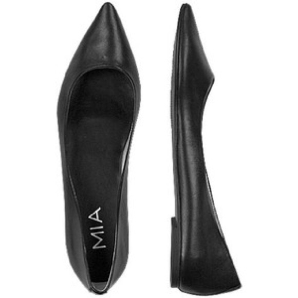 mia black flats