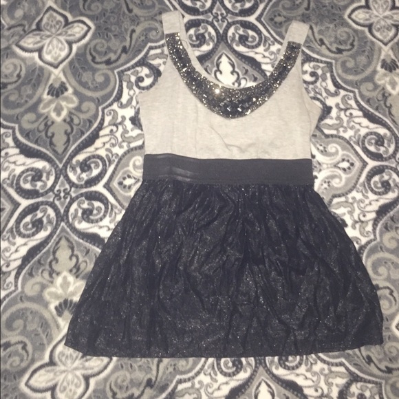 💕Gray/Black embellished sleeveless Shirt💕