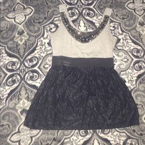 💕Gray/Black embellished sleeveless Shirt💕