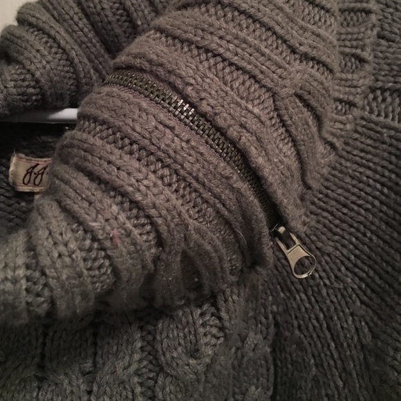 Turtleneck sweater - Picture 3 of 4