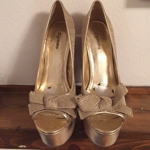 PRICE REDUCED Size 6 gold heels