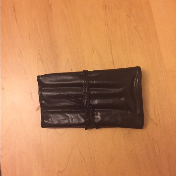 24 pc make up brush set with leather case - Picture 2 of 2