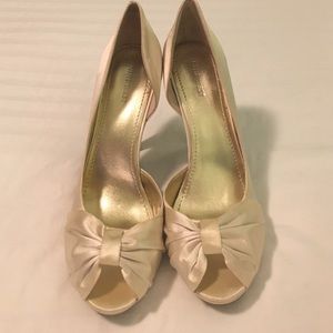 NWT satin pumps nine west size 11