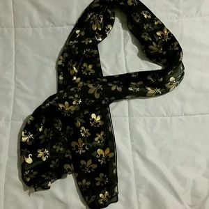 Fleur de lis scarf