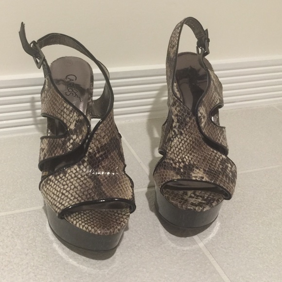 Gorgeous  Carlos Santana snake skin heels