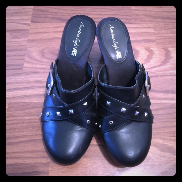 🎉Black slip on clogs.🎉