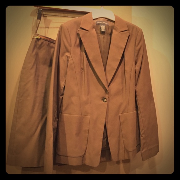 Banana Republic Suit, Med Brown, Jacket 12 Skirt 6