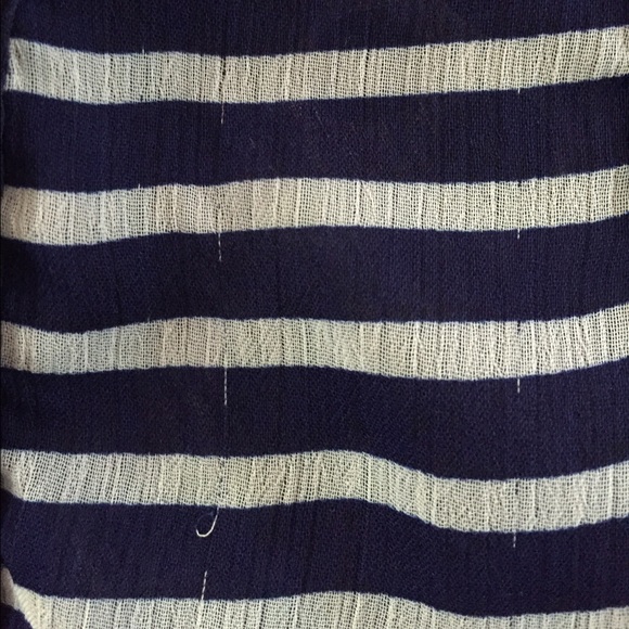 Flowy High-Low Top - Picture 2 of 2