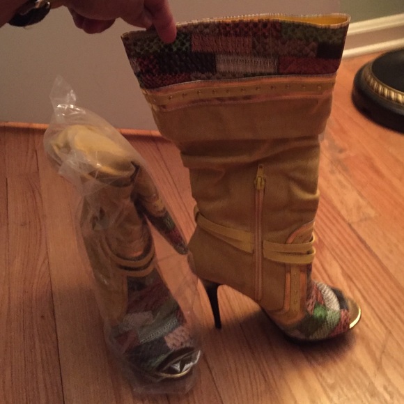 Peep toe boots