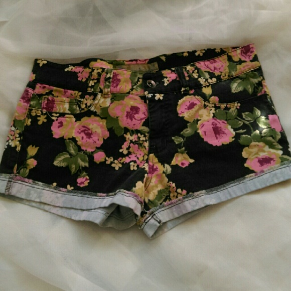 Angel Kiss Pants - Floral shorts