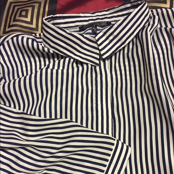 Top - Picture 2 of 4