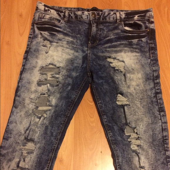 Premier distressed jeans