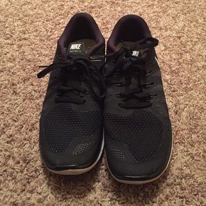 Black and White Nike Free 5.0